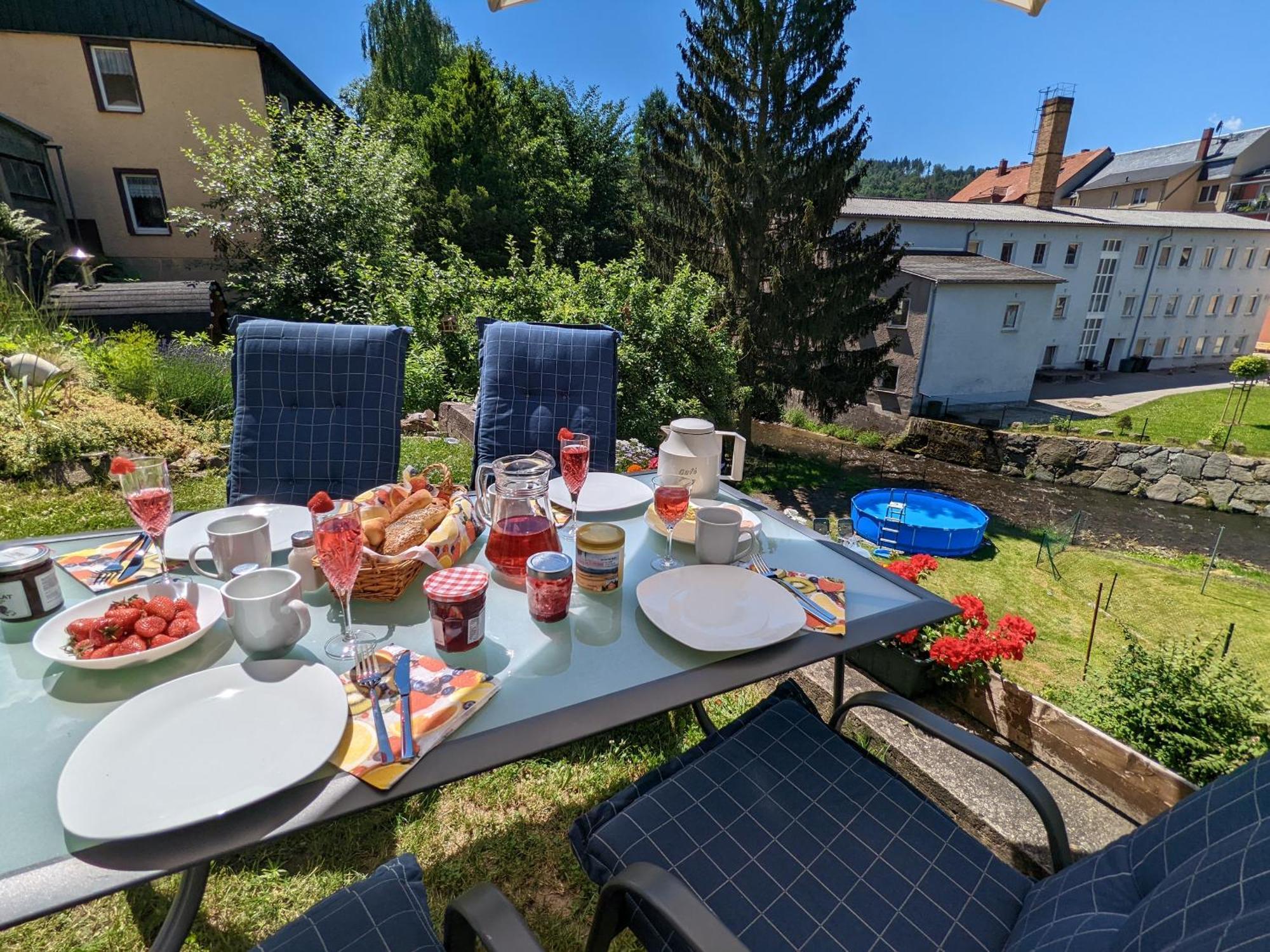 F4 - Urlaubsmagie - Grosse Wohnung Fuer Bis Zu 10 Personen Sebnitz Exterior photo
